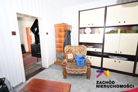 Dom z zabudowaniami - PoŁęcko